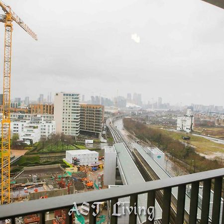 Pontoon Dock Key Workers Apartment Лондон Екстер'єр фото
